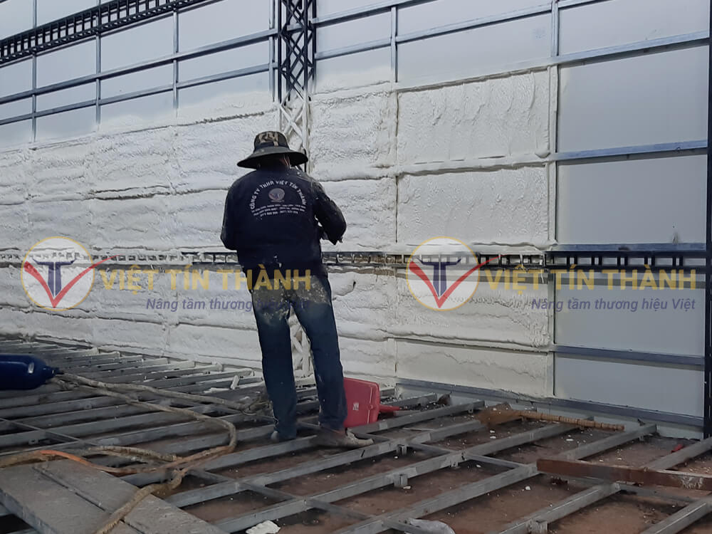 Phun Pu Foam Cách Nhiệt Công Ty Nón Sơn
